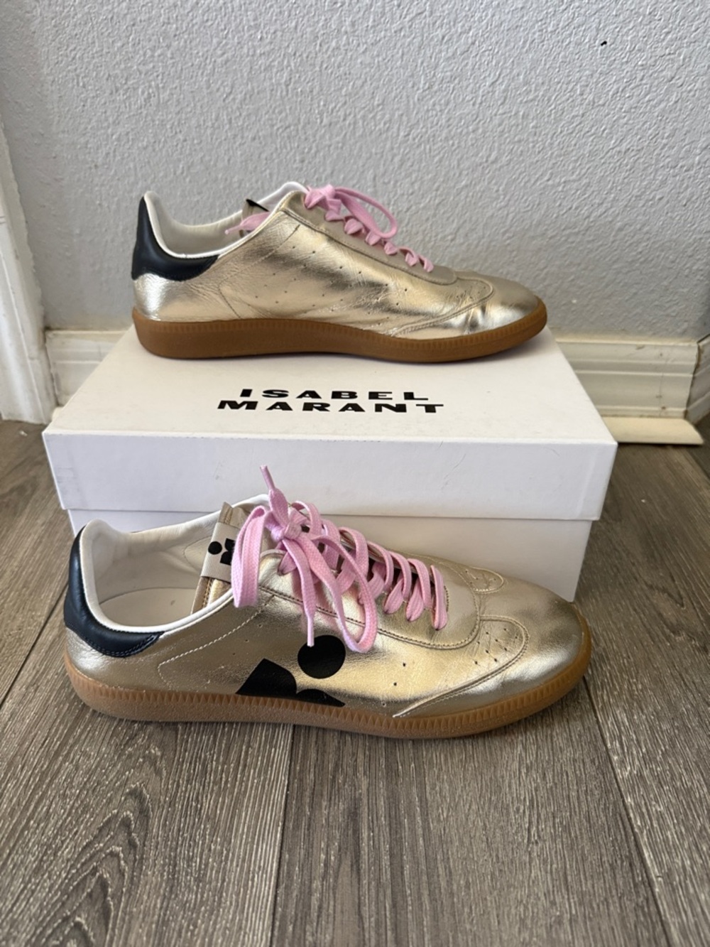 Isabel Marant Kaycee - Gold Leather Sneakers with Pink Laces and Black Accents